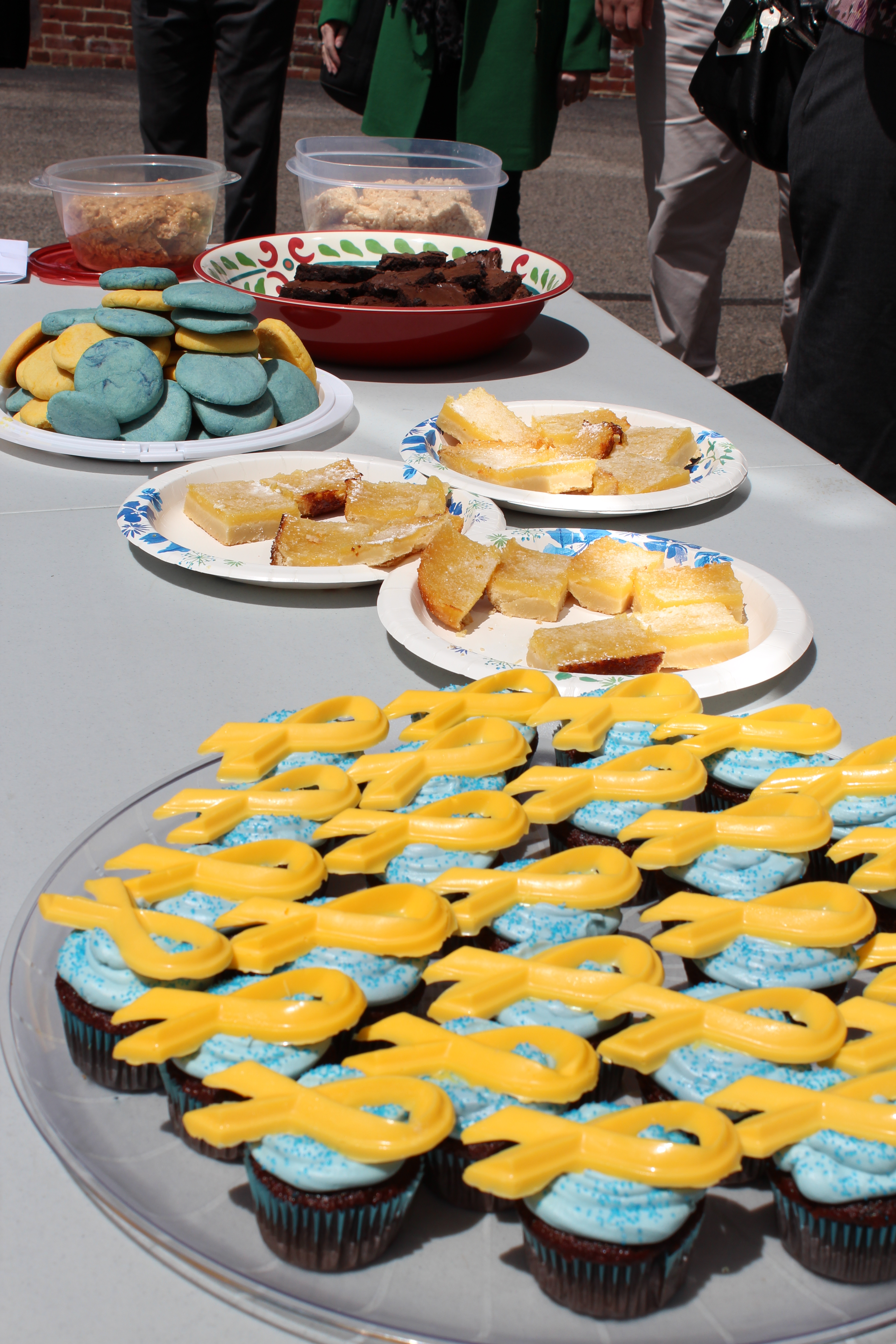 Desserts decorated in honor of the Boston Marathon's colors